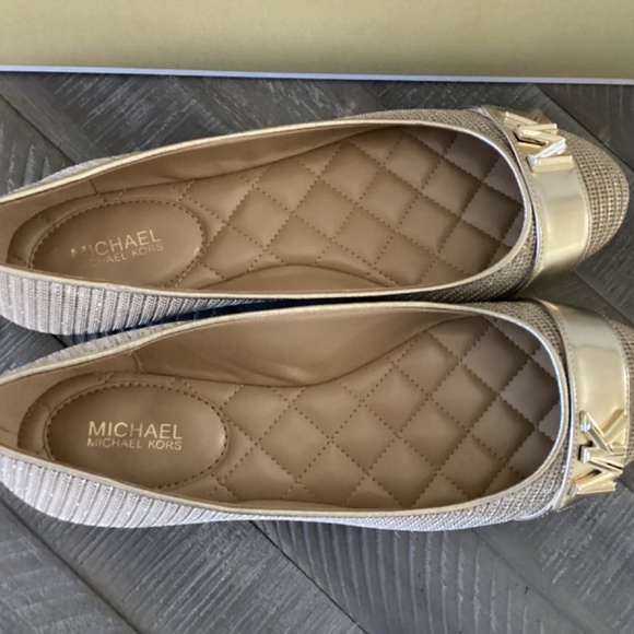 MICHAEL MICHAEL KORS Women's Jilly Round Toe Ballet Flats - Picture 4 of 11